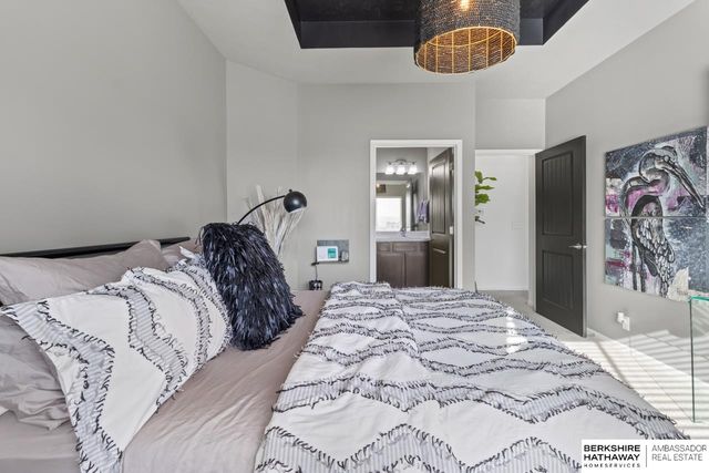 19109 Greenleaf Street, Omaha, NE 68136