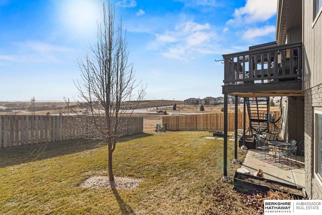 19109 Greenleaf Street, Omaha, NE 68136