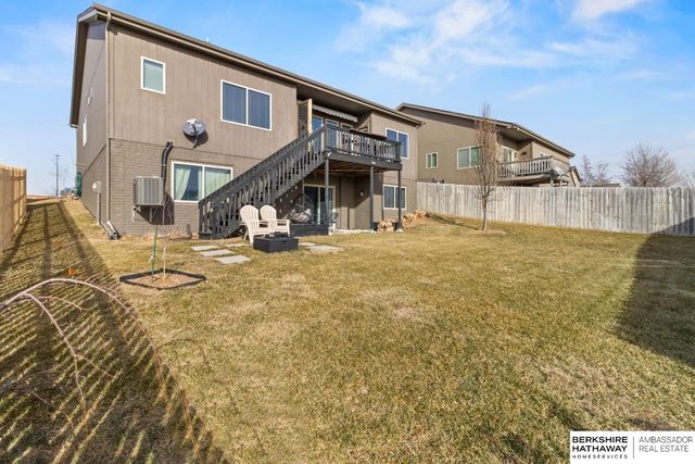 19109 Greenleaf Street, Omaha, NE 68136