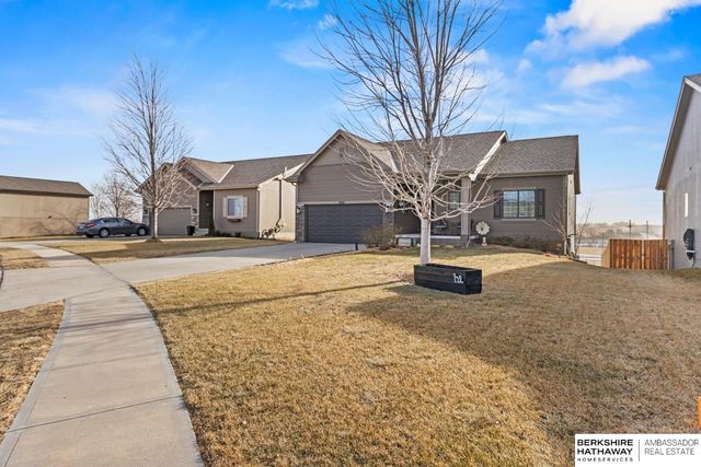 19109 Greenleaf Street, Omaha, NE 68136