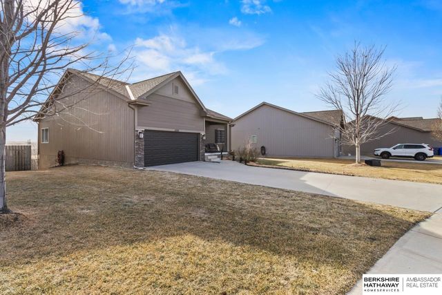 19109 Greenleaf Street, Omaha, NE 68136