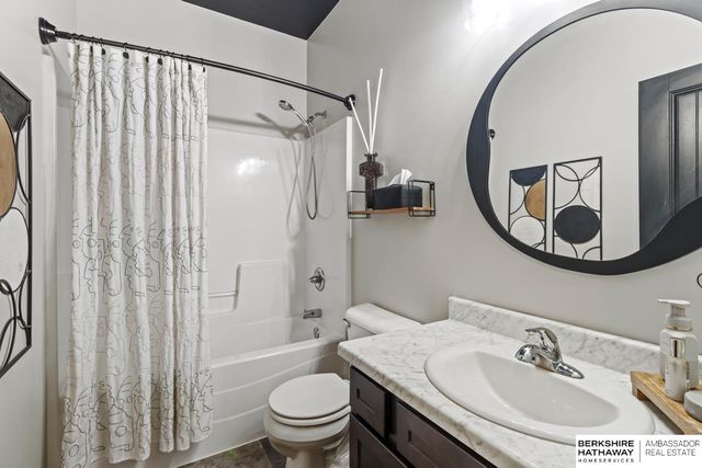 19109 Greenleaf Street, Omaha, NE 68136