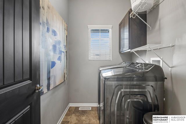 19109 Greenleaf Street, Omaha, NE 68136