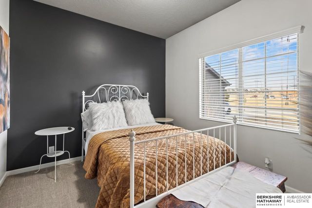 19109 Greenleaf Street, Omaha, NE 68136