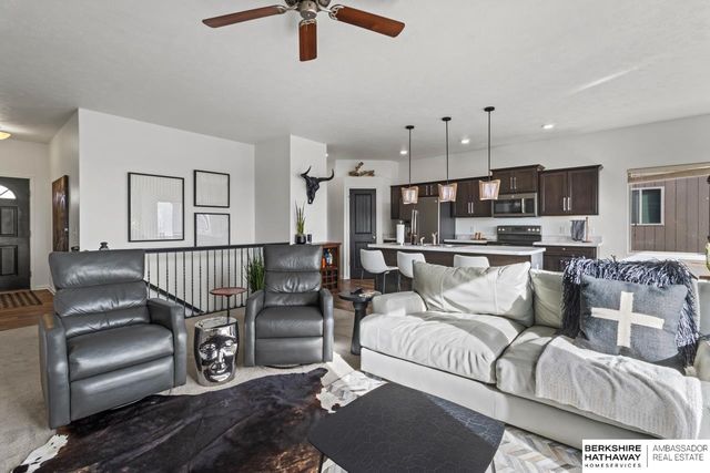 19109 Greenleaf Street, Omaha, NE 68136