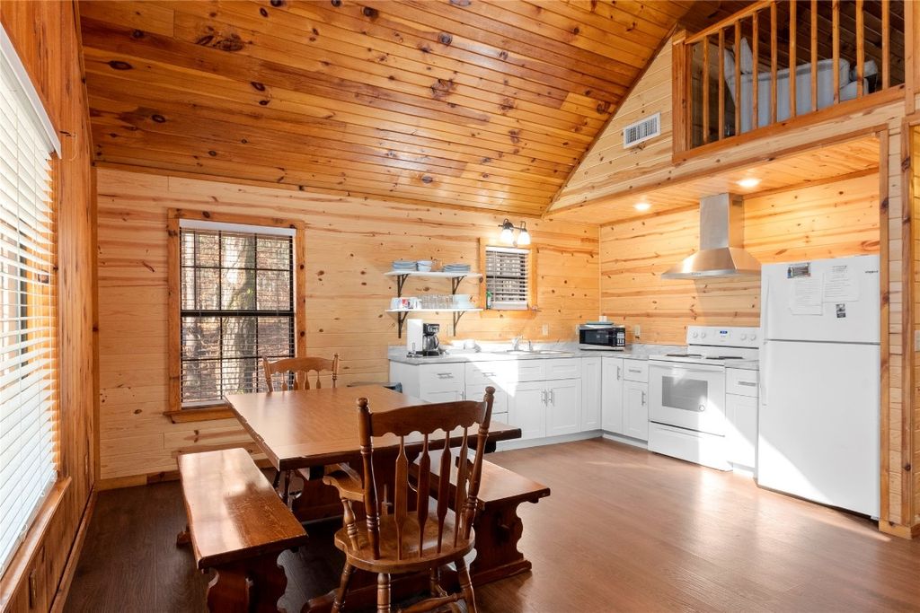 Image 11 of property listing at 35 Marlin Drive, Broken Bow, OK 74728