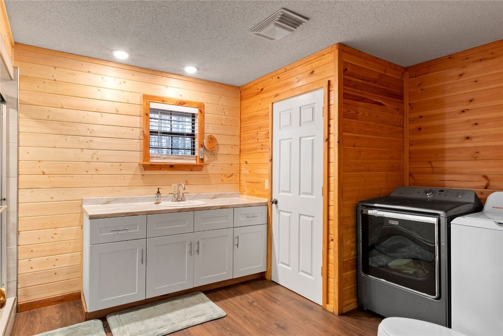 Image 17 of property listing at 35 Marlin Drive, Broken Bow, OK 74728