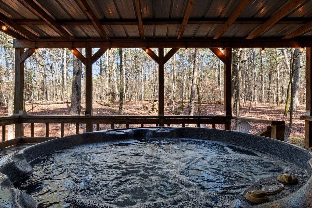 Image 19 of property listing at 35 Marlin Drive, Broken Bow, OK 74728