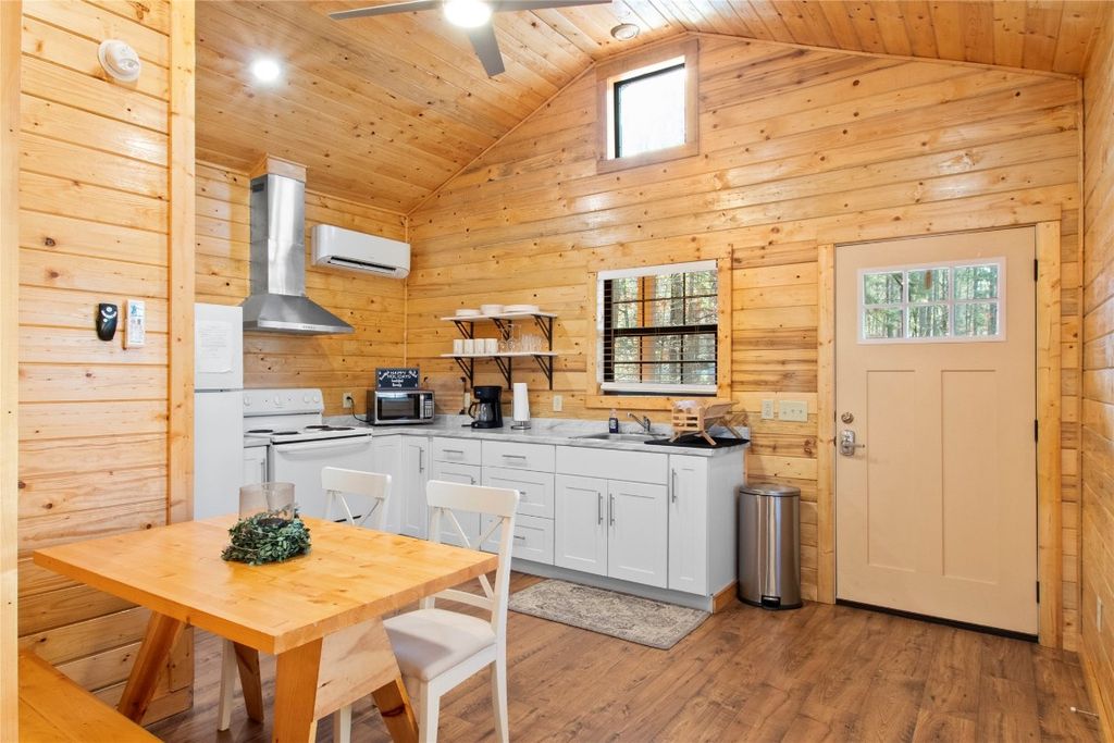 Image 22 of property listing at 35 Marlin Drive, Broken Bow, OK 74728