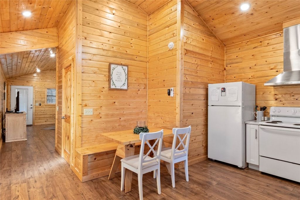 Image 23 of property listing at 35 Marlin Drive, Broken Bow, OK 74728