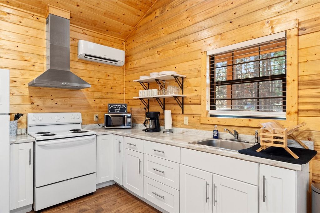 Image 25 of property listing at 35 Marlin Drive, Broken Bow, OK 74728