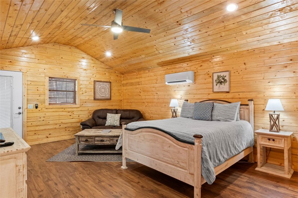 Image 26 of property listing at 35 Marlin Drive, Broken Bow, OK 74728