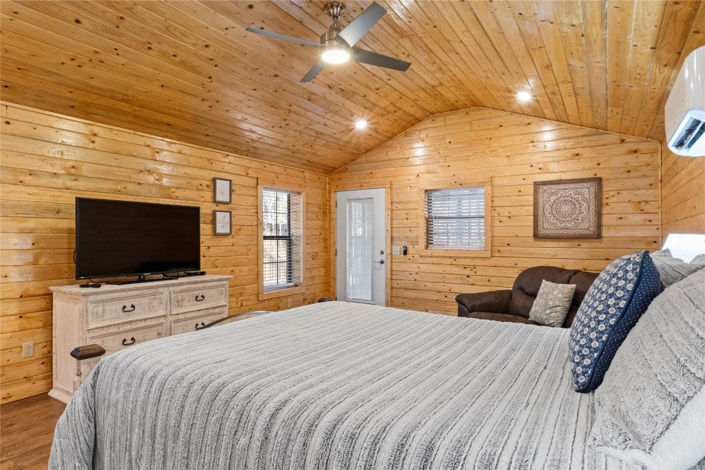 Image 27 of property listing at 35 Marlin Drive, Broken Bow, OK 74728