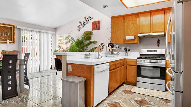 2608 Overland Avenue, Lancaster, CA 93536