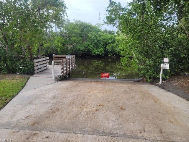 893 Manatee RD, Naples, FL 34114