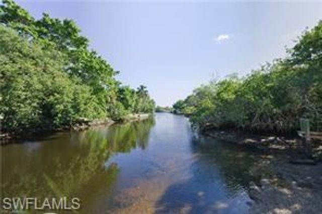 893 Manatee RD, Naples, FL 34114