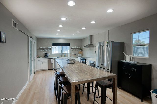 1058 E WHITTON Avenue, Phoenix, AZ 85014