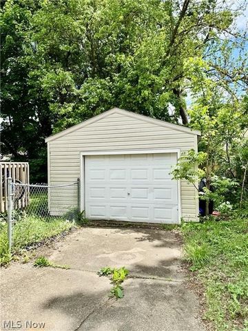 927 Avon Street, Akron, OH 44310