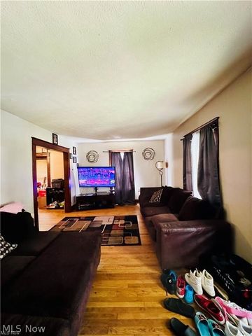 927 Avon Street, Akron, OH 44310
