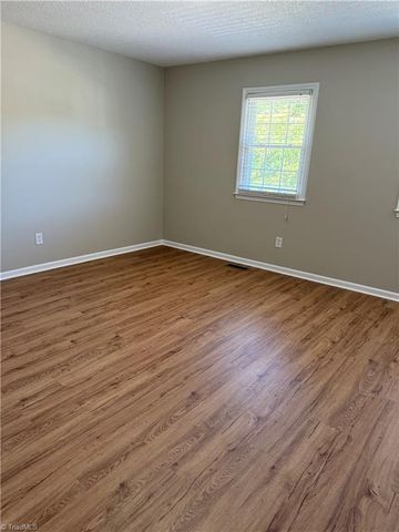704 Meadowgreen Village Drive 1-A, Eden, NC 27288