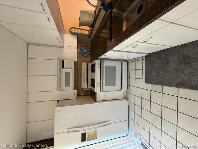 44800 Bayview Drive, Novi, MI 48377