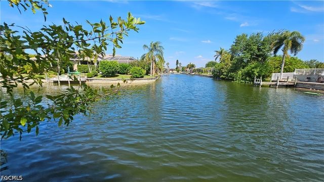 421 SE 10th AVE, Cape Coral, FL 33990