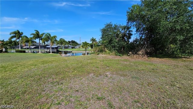 421 SE 10th AVE, Cape Coral, FL 33990