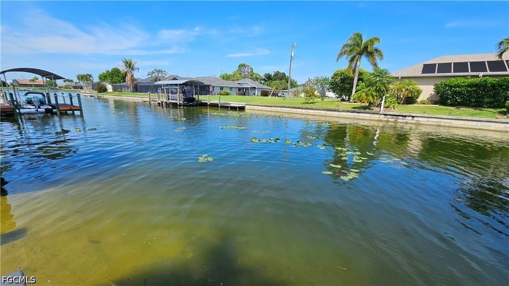 421 SE 10th AVE, Cape Coral, FL 33990