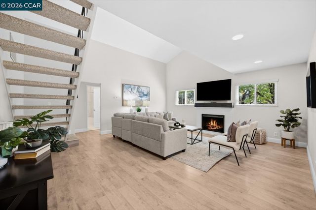 599 Mt Dell Dr, Clayton, CA 94517