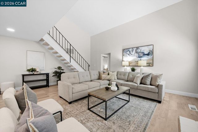 599 Mt Dell Dr, Clayton, CA 94517