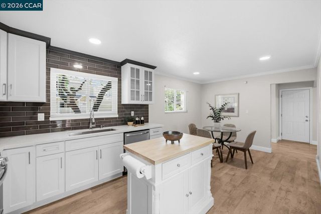 599 Mt Dell Dr, Clayton, CA 94517