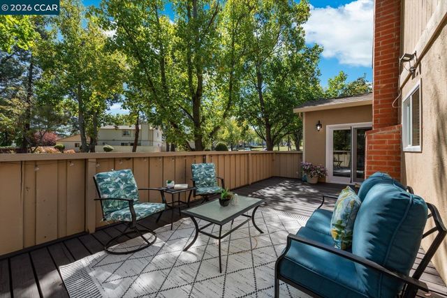 599 Mt Dell Dr, Clayton, CA 94517