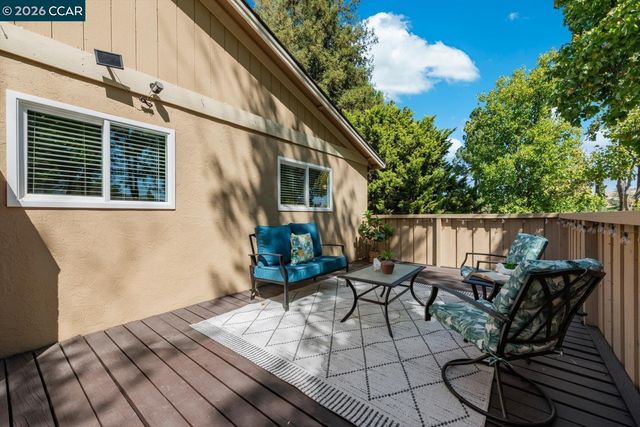 599 Mt Dell Dr, Clayton, CA 94517