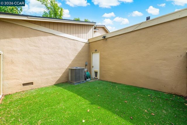 599 Mt Dell Dr, Clayton, CA 94517