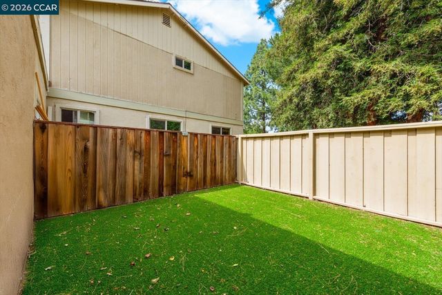 599 Mt Dell Dr, Clayton, CA 94517
