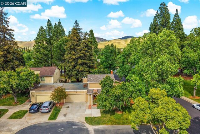 599 Mt Dell Dr, Clayton, CA 94517