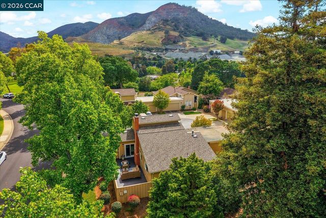 599 Mt Dell Dr, Clayton, CA 94517