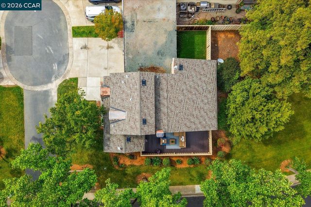 599 Mt Dell Dr, Clayton, CA 94517