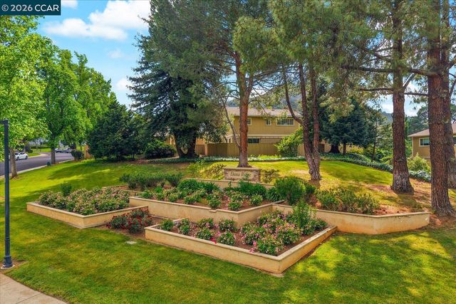 599 Mt Dell Dr, Clayton, CA 94517