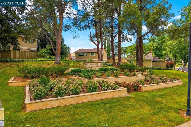 599 Mt Dell Dr, Clayton, CA 94517