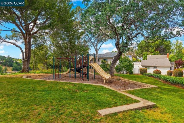 599 Mt Dell Dr, Clayton, CA 94517