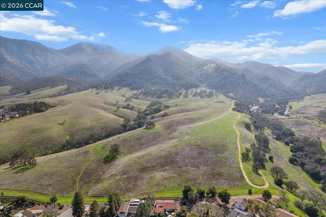 599 Mt Dell Dr, Clayton, CA 94517