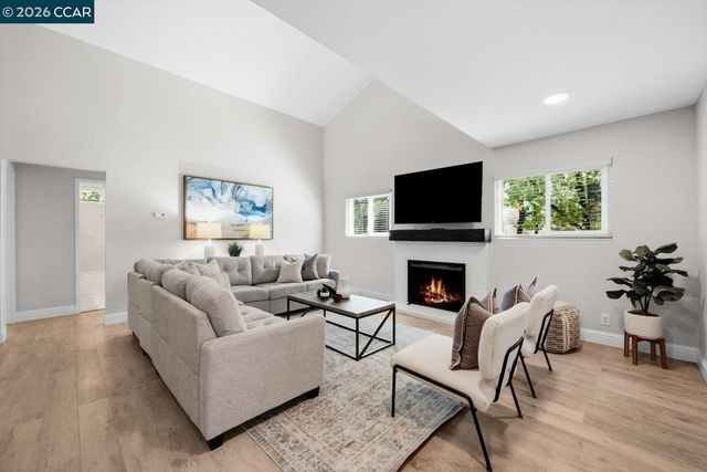 599 Mt Dell Dr, Clayton, CA 94517