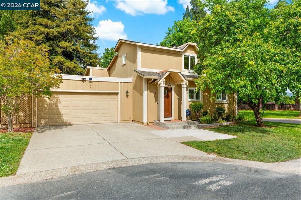599 Mt Dell Dr, Clayton, CA 94517