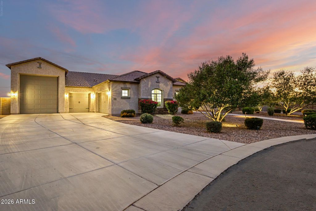 549 W Haxtun Street, San Tan Valley, AZ 85143 — photo 2