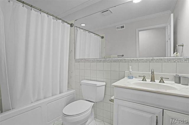 514 Coeur De Royale Drive 403, Creve Coeur, MO 63141