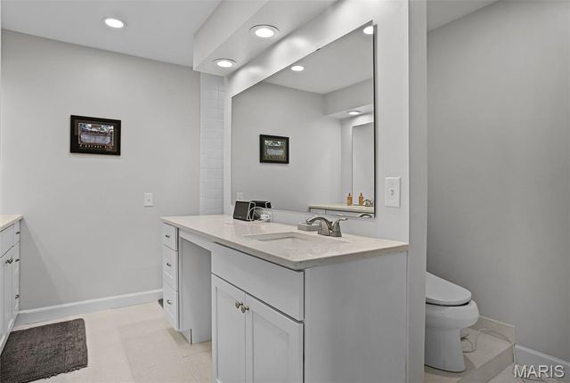 514 Coeur De Royale Drive 403, Creve Coeur, MO 63141
