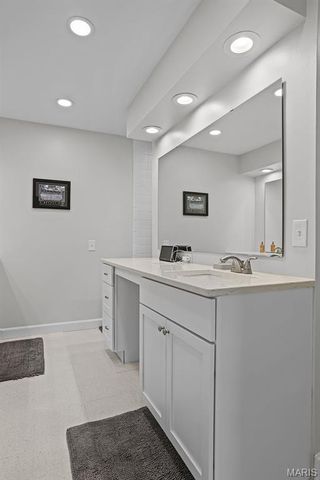 514 Coeur De Royale Drive 403, Creve Coeur, MO 63141