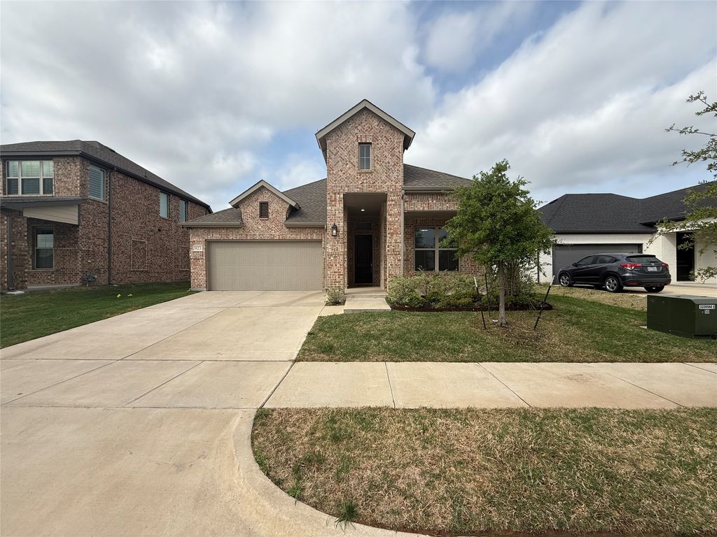 923 Hawthorn Lane, Mansfield, TX 76063