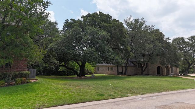 1100 Brae Court, Fort Worth, TX 76111